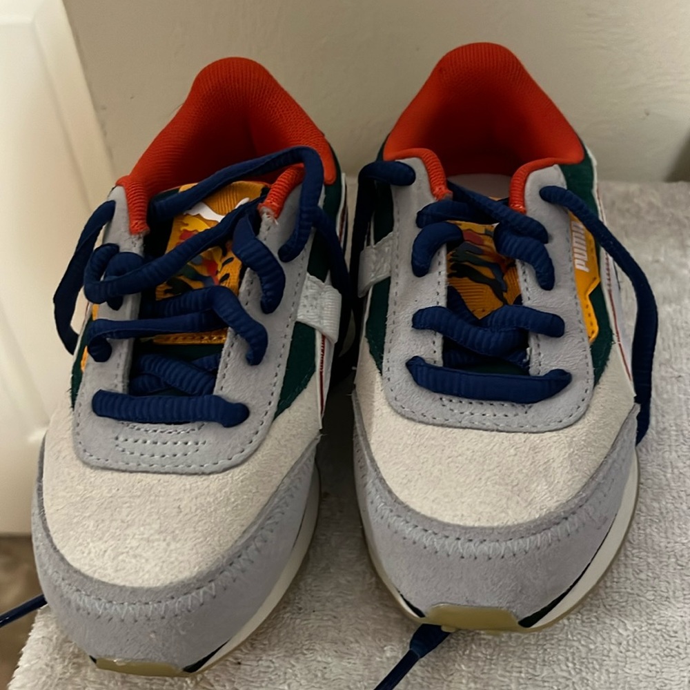 Size 10 kids puma shoes
